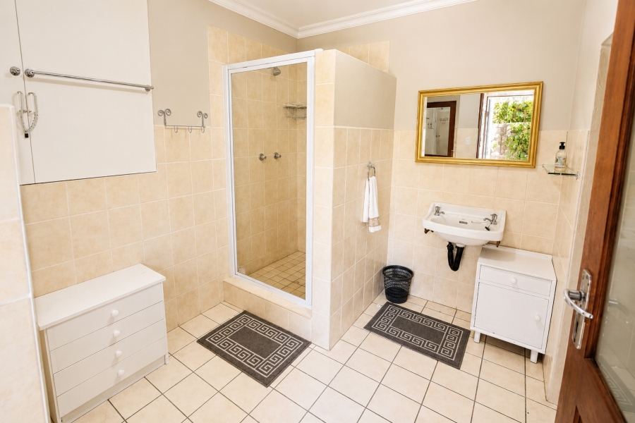 5 Bedroom Property for Sale in Wavecrest Eastern Cape